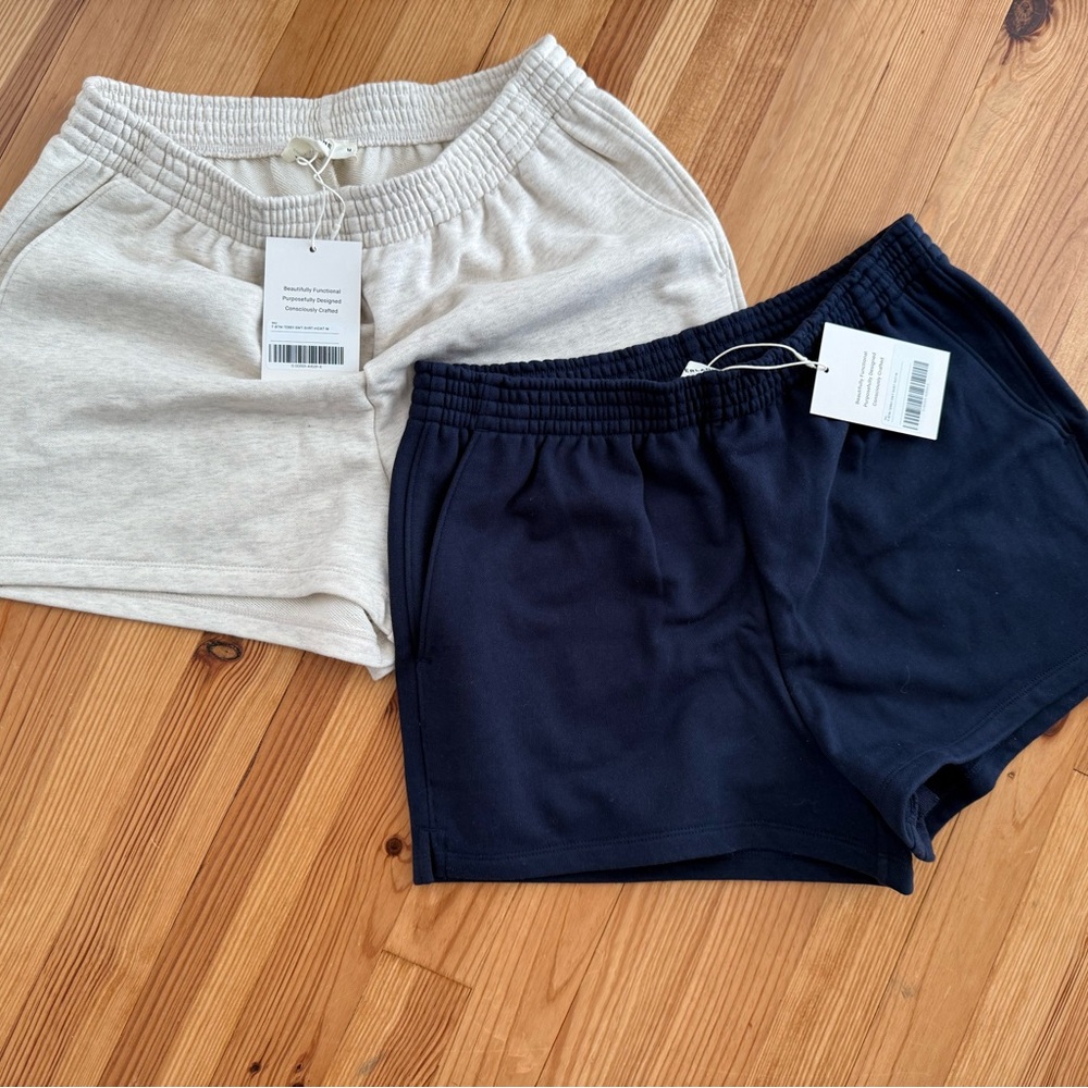 Everlane Women's Shorts — Black and Oatmeal